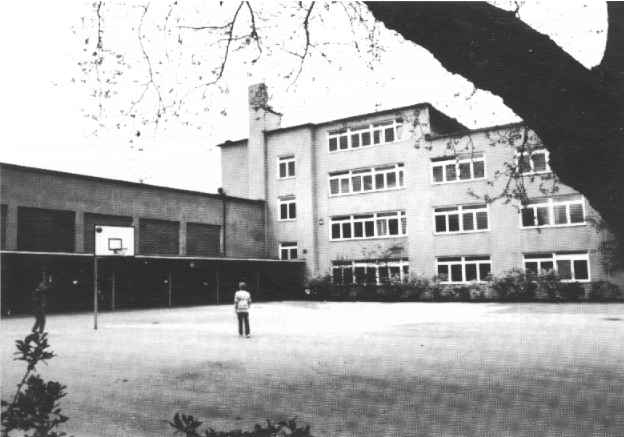 schule.JPG (24215 Byte)